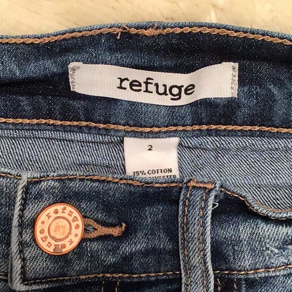 REFUGE SHORTS - Picture 2 of 3